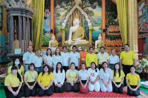 รูปภาพ : วันที่ 19 สิงหาคม พ.ศ. 2567 เวลา 07.00 น. นายยรรยง อุ่นใจ นายกเทศมนตรีตำบลจอมแจ้ง พร้อมคณะผู้บริหาร สมาชิกสภาเทศบาล และพนักงานเจ้าหน้าที่เทศบาลตำบลจอมแจ้ง ร่วมทำบุญตักบาตรวันพระในช่วงเทศกาลเข้าพรรษา ตามโครงการเข้าวัดทำบุญ ถือศีล ฟังธรรม พัฒนาจิตใจในเทศกาลเข้าพรรษา ประจำปี 2567 ณ วัดร่ำเปิง ตำบลขี้เหล็ก อำเภอแม่แตง จังหวัดเชียงใหม่