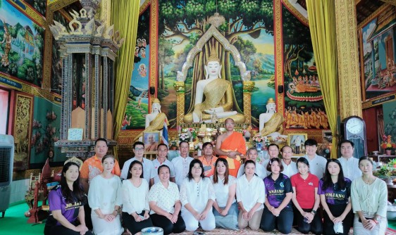 คณะผู้บริหาร ประธานสภา สมาชิกสภาเทศบาล ข้าราชการ และพนักงานเจ้าหน้าที่เทบาลตำบลจอมแจ้ง ร่วมทำบุญตักบาตรวันพระในช่วงเทศกาลเข้าพรรษา ณ วัดร่ำเปิง ตำบลขี้เหล็ก อำเภอแม่แตง จังหวัดเชียงใหม่